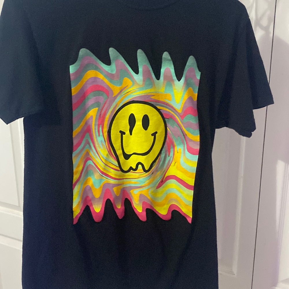 black smilie tee shirt